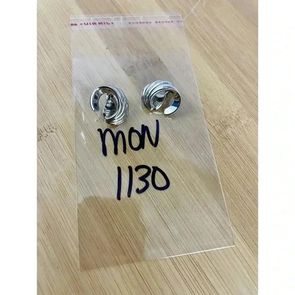 VTG Silvertone Monet Signed Small Ridged Swirls Clip Earrings Clip-on - Picture 10 of 10
